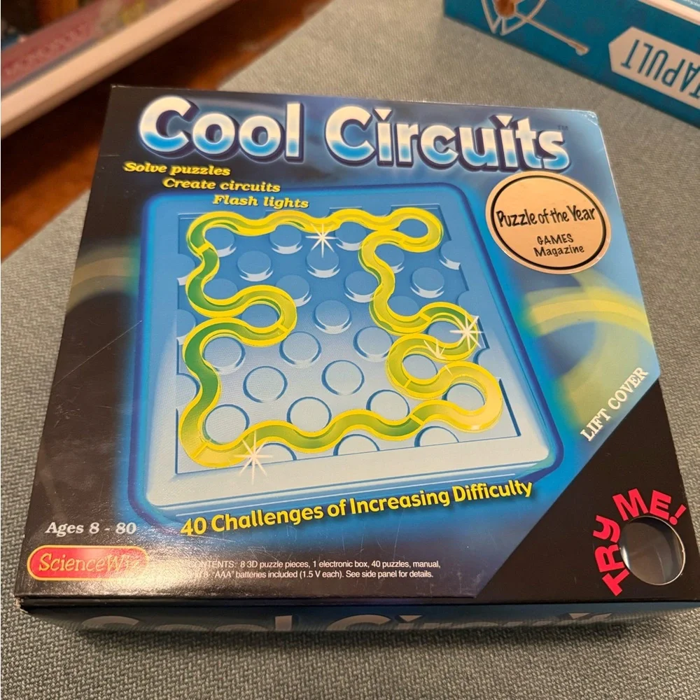 Cool Circuits Puzzle Game - Picture 1 of 3